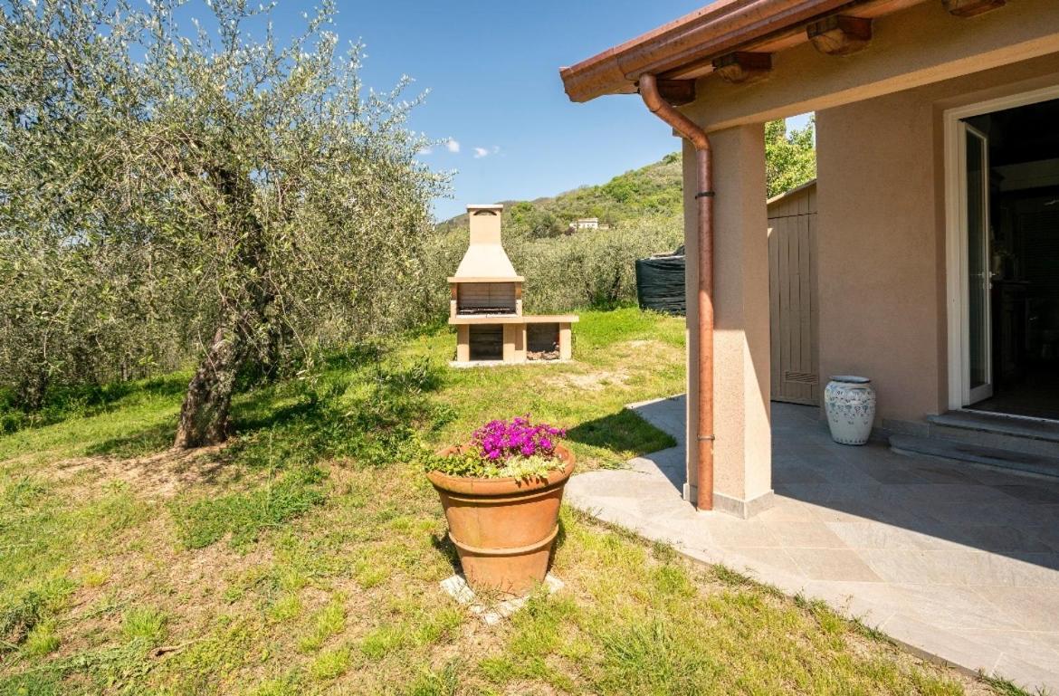 Cozy Tuscany Apartment With View Pescia Exterior foto